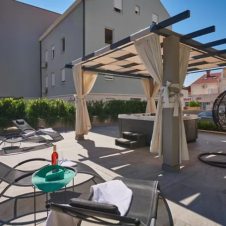 Family - Private Jacuzzi Terrace, Private Parking *