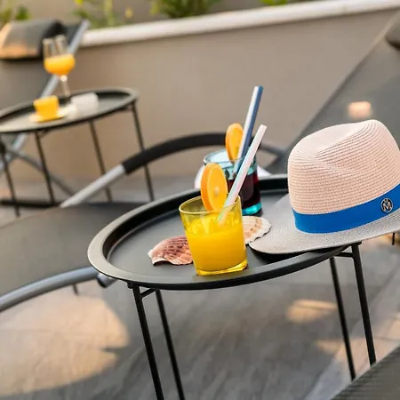 Family - Private Jacuzzi Terrace, Private Parking