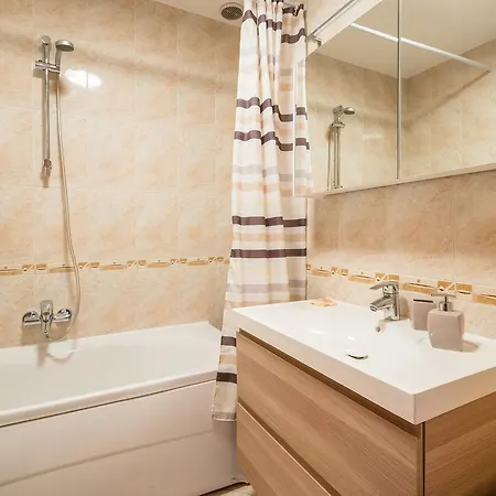 Apartment Family - Private Jacuzzi Terrace, Private Parking *