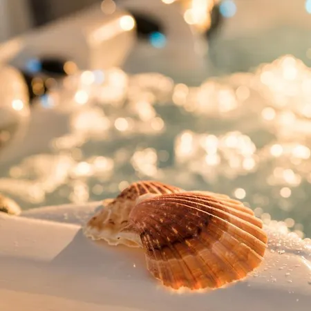 Family - Private Jacuzzi Terrace, Private Parking