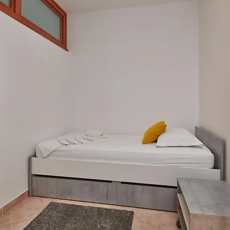 Family - Private Jacuzzi Terrace, Private Parking דירה *