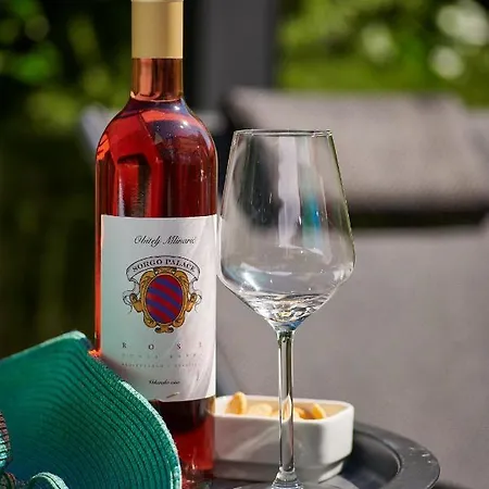 Family - Private Jacuzzi Terrace, Private Parking