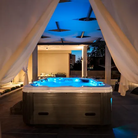 Family - Private Jacuzzi Terrace, Private Parking アパート