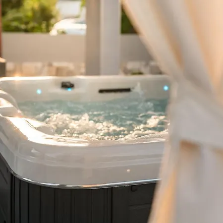 Family - Private Jacuzzi Terrace, Private Parking