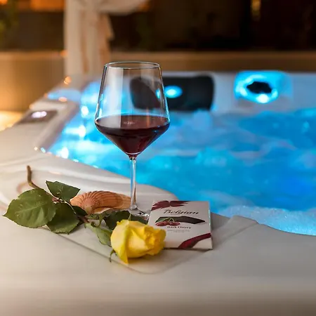 Family - Private Jacuzzi Terrace, Private Parking アパート ドゥブロブニク