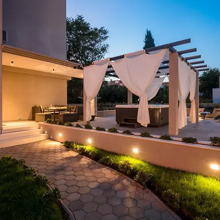 公寓 Family - Private Jacuzzi Terrace, Private Parking *