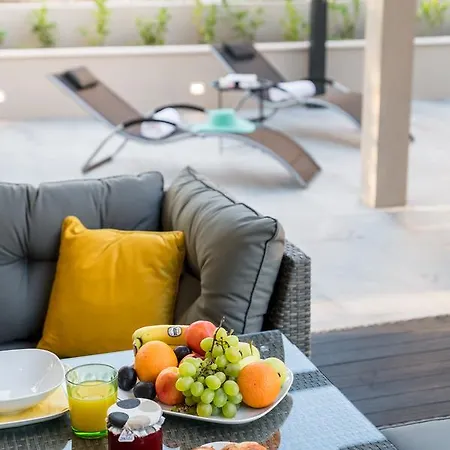 דירה Family - Private Jacuzzi Terrace, Private Parking *