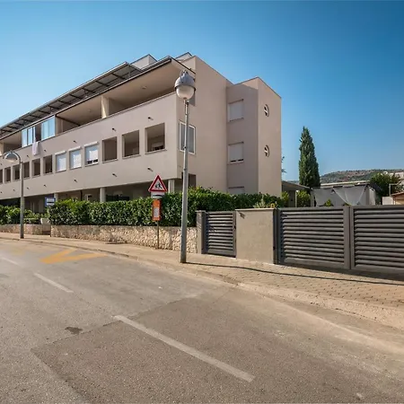 Family - Private Jacuzzi Terrace, Private Parking דוברובניק