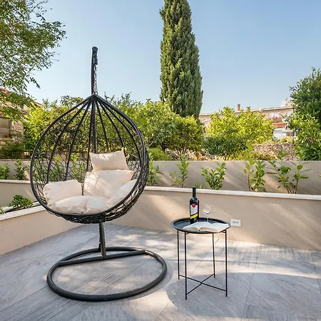 Family - Private Jacuzzi Terrace, Private Parking דירה *