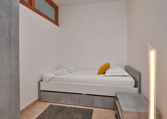 Family - Private Jacuzzi Terrace, Private Parking Apartman *