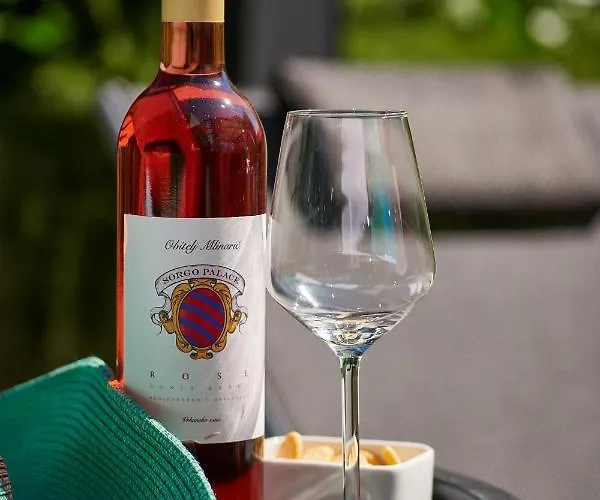 Family - Private Jacuzzi Terrace, Private Parking