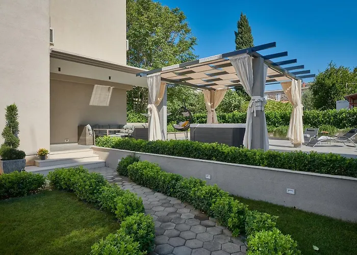 Family - Private Jacuzzi Terrace, Private Parking Appartement *