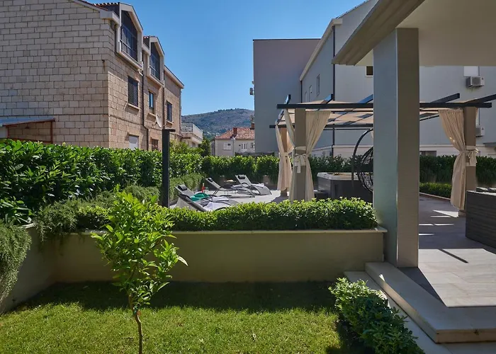 Family - Private Jacuzzi Terrace, Private Parking