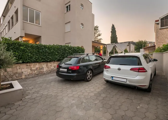 Family - Private Jacuzzi Terrace, Private Parking Apartman Dubrovnik