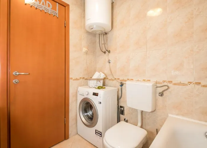 Family - Private Jacuzzi Terrace, Private Parking Apartman