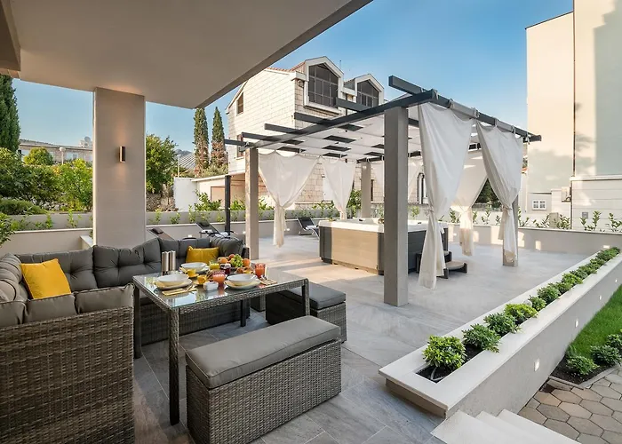 Family - Private Jacuzzi Terrace, Private Parking