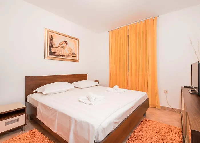 Family - Private Jacuzzi Terrace, Private Parking *