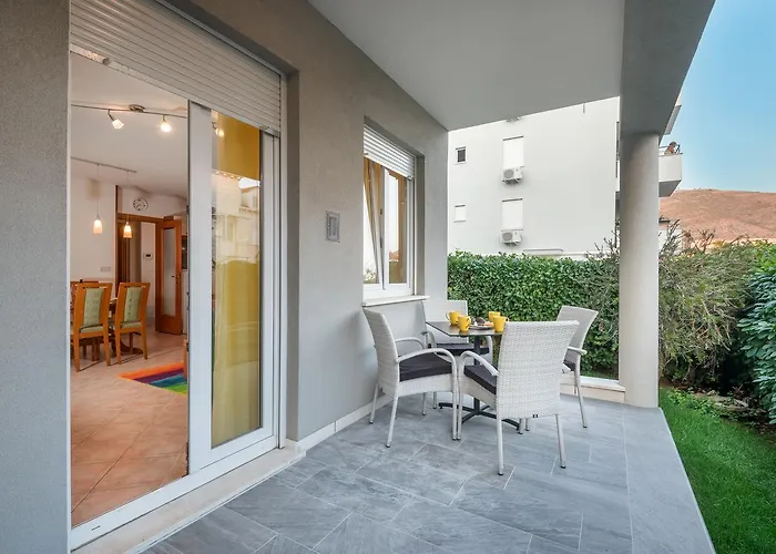 Family - Private Jacuzzi Terrace, Private Parking *