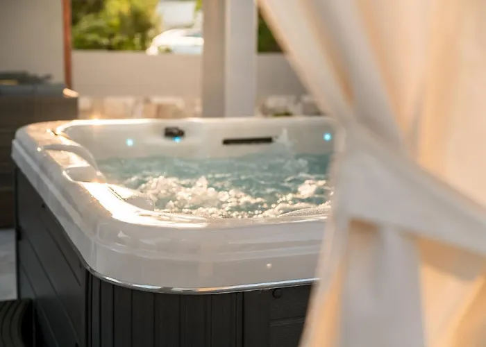 Family - Private Jacuzzi Terrace, Private Parking