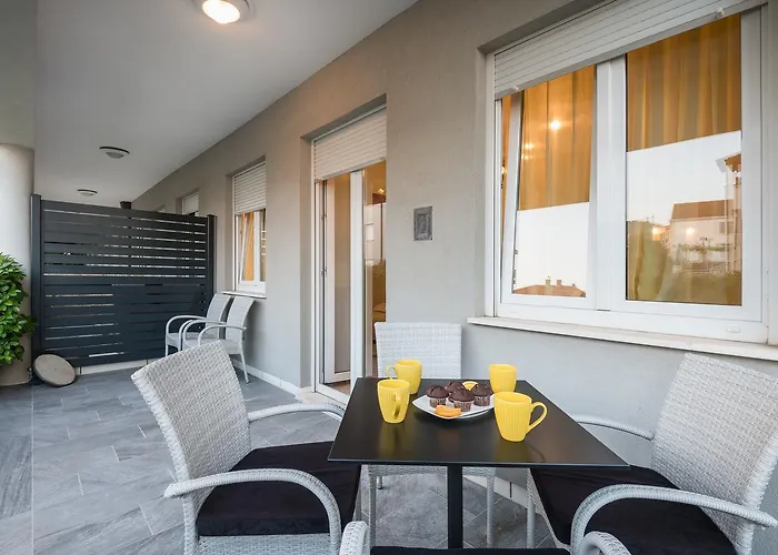 Family - Private Jacuzzi Terrace, Private Parking Appartement *