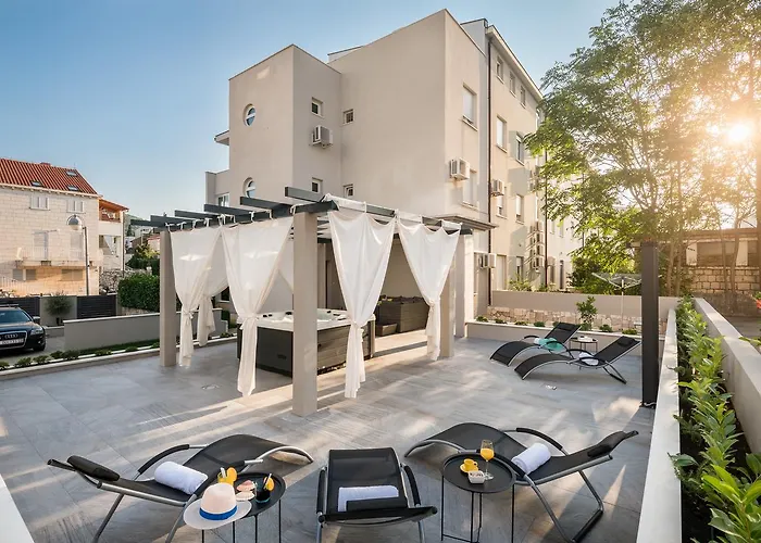 Family - Private Jacuzzi Terrace, Private Parking *