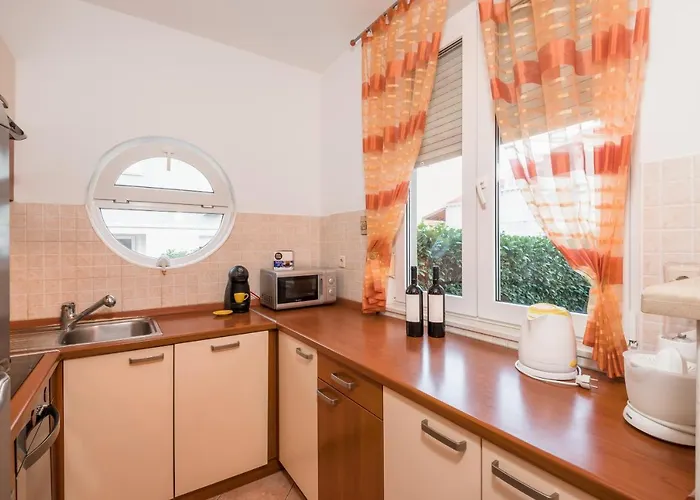 Family - Private Jacuzzi Terrace, Private Parking Apartman