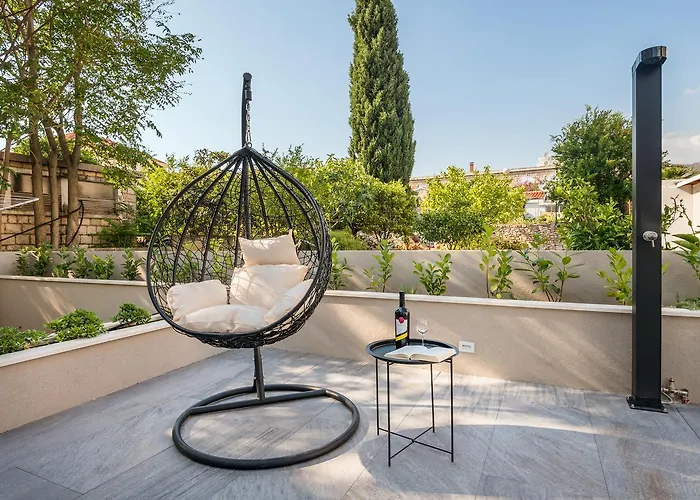 Family - Private Jacuzzi Terrace, Private Parking Apartman *