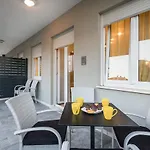 Family - Private Jacuzzi Terrace, Private Parking Apartamento *