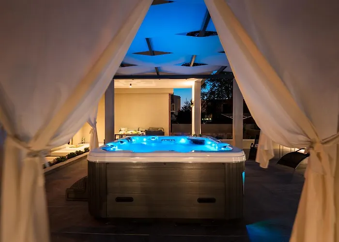 Family - Private Jacuzzi Terrace, Private Parking Lägenhet